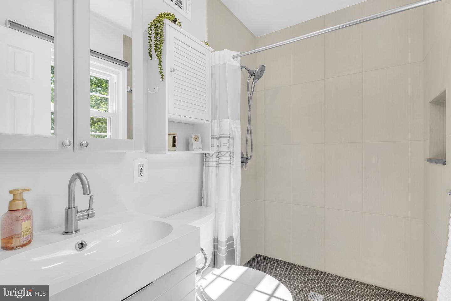 8109 OVERTON CT, SPRINGFIELD, Virginia 22153, 5 Bedrooms Bedrooms, ,3 BathroomsBathrooms,Residential,For sale,8109 OVERTON CT,VAFX2260724 MLS # VAFX2260724