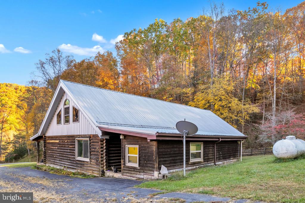 437 STILL HOUSE HOLLOW RD, SALTVILLE, Virginia 24370, 4 Bedrooms Bedrooms, ,2 BathroomsBathrooms,Residential,For sale,437 STILL HOUSE HOLLOW RD,VASM2000004 MLS # VASM2000004