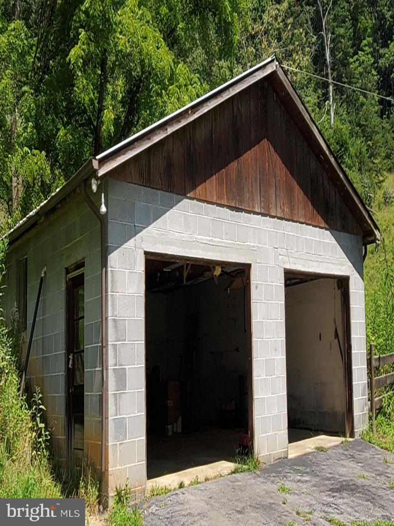 437 STILL HOUSE HOLLOW RD, SALTVILLE, Virginia 24370, 4 Bedrooms Bedrooms, ,2 BathroomsBathrooms,Residential,For sale,437 STILL HOUSE HOLLOW RD,VASM2000004 MLS # VASM2000004