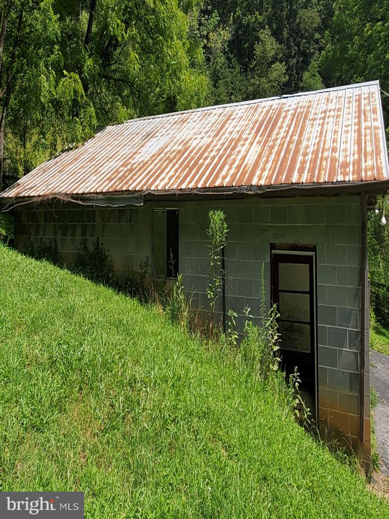 437 STILL HOUSE HOLLOW RD, SALTVILLE, Virginia 24370, 4 Bedrooms Bedrooms, ,2 BathroomsBathrooms,Residential,For sale,437 STILL HOUSE HOLLOW RD,VASM2000004 MLS # VASM2000004