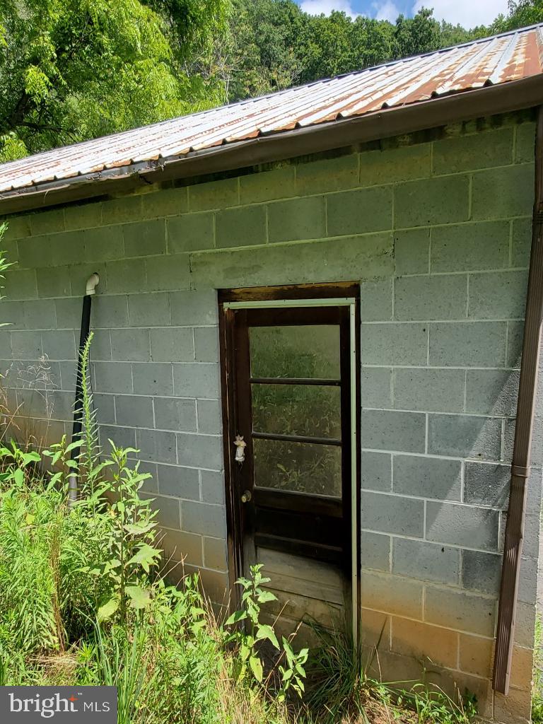 437 STILL HOUSE HOLLOW RD, SALTVILLE, Virginia 24370, 4 Bedrooms Bedrooms, ,2 BathroomsBathrooms,Residential,For sale,437 STILL HOUSE HOLLOW RD,VASM2000004 MLS # VASM2000004