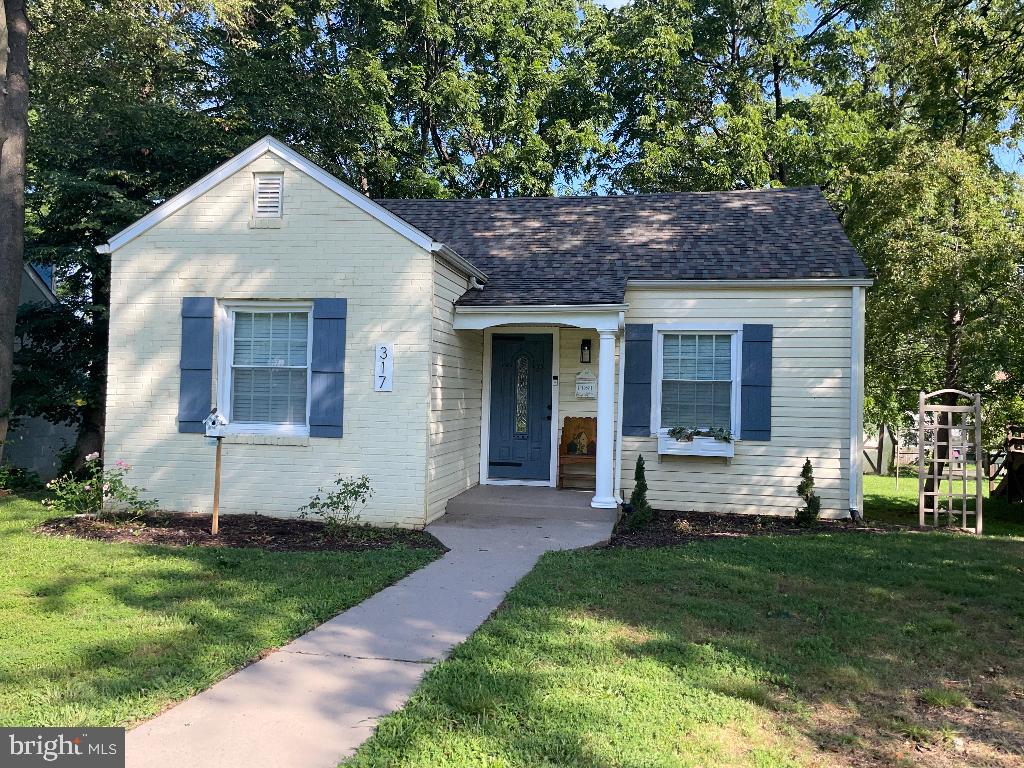 317 JAMES AVE, WAYNESBORO, Virginia 22980, 2 Bedrooms Bedrooms, ,1 BathroomBathrooms,Residential,For sale,317 JAMES AVE,VAAG2002646 MLS # VAAG2002646
