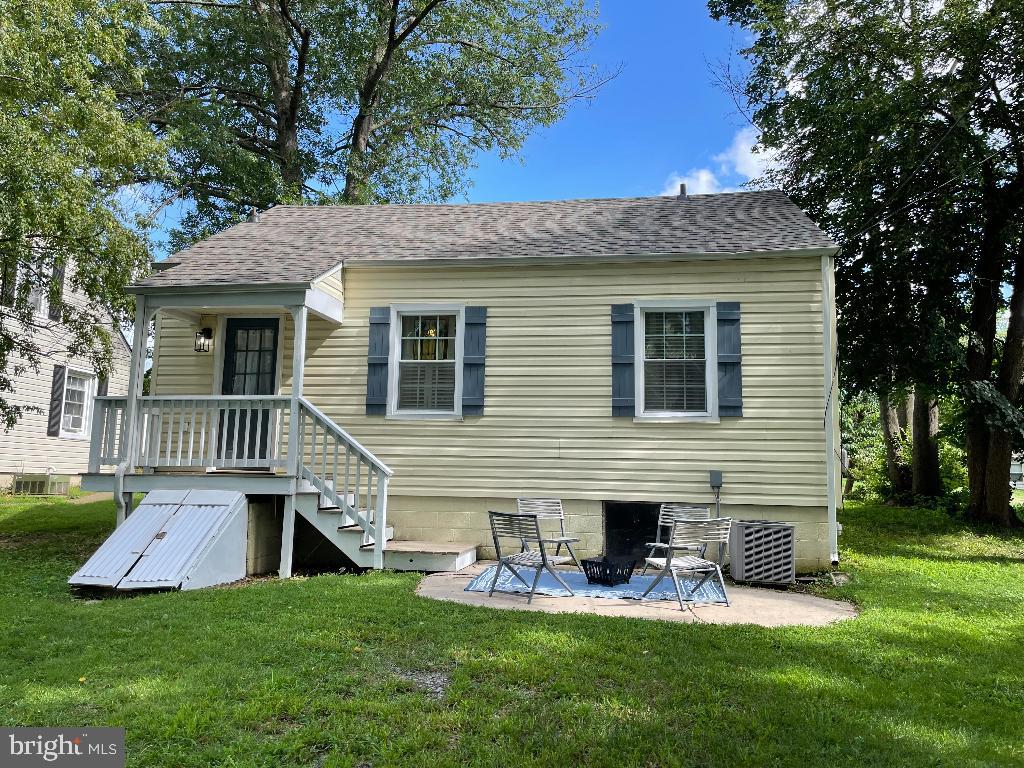 317 JAMES AVE, WAYNESBORO, Virginia 22980, 2 Bedrooms Bedrooms, ,1 BathroomBathrooms,Residential,For sale,317 JAMES AVE,VAAG2002646 MLS # VAAG2002646