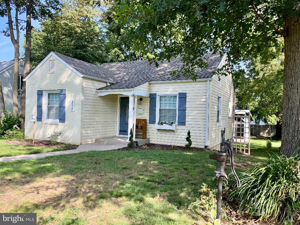 317 JAMES AVE, WAYNESBORO, Virginia 22980, 2 Bedrooms Bedrooms, ,1 BathroomBathrooms,Residential,For sale,317 JAMES AVE,VAAG2002646 MLS # VAAG2002646