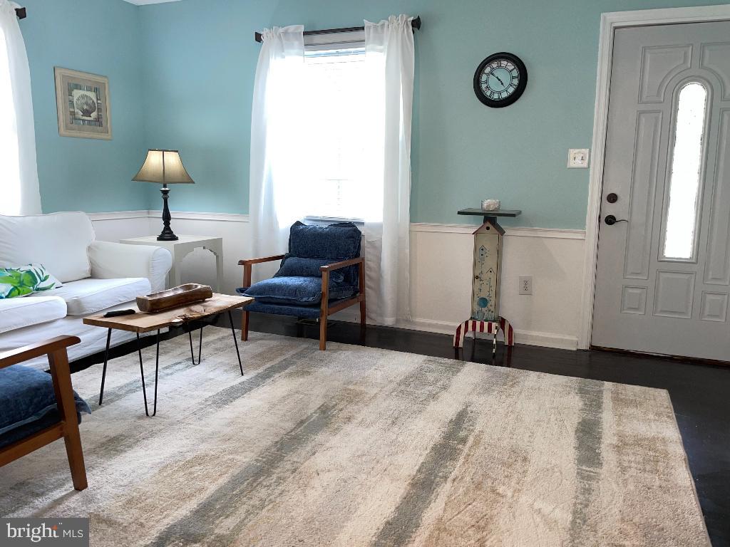 317 JAMES AVE, WAYNESBORO, Virginia 22980, 2 Bedrooms Bedrooms, ,1 BathroomBathrooms,Residential,For sale,317 JAMES AVE,VAAG2002646 MLS # VAAG2002646