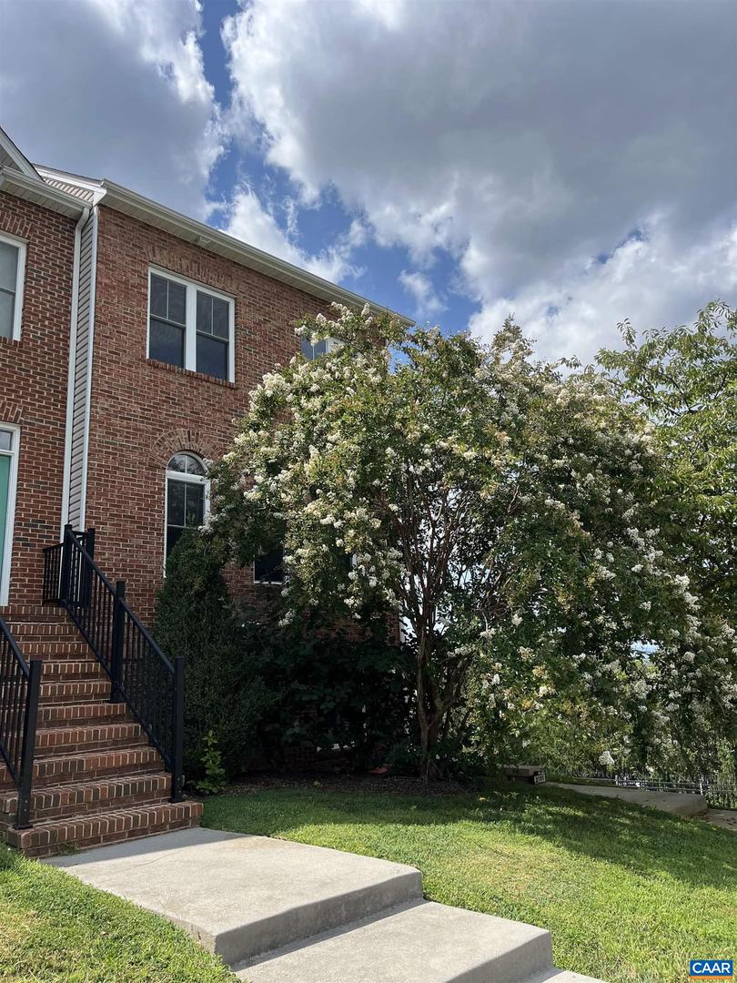 2181 DEYERLE AVE, HARRISONBURG, Virginia 22801, 2 Bedrooms Bedrooms, ,2 BathroomsBathrooms,Residential,For sale,2181 DEYERLE AVE,667763 MLS # 667763