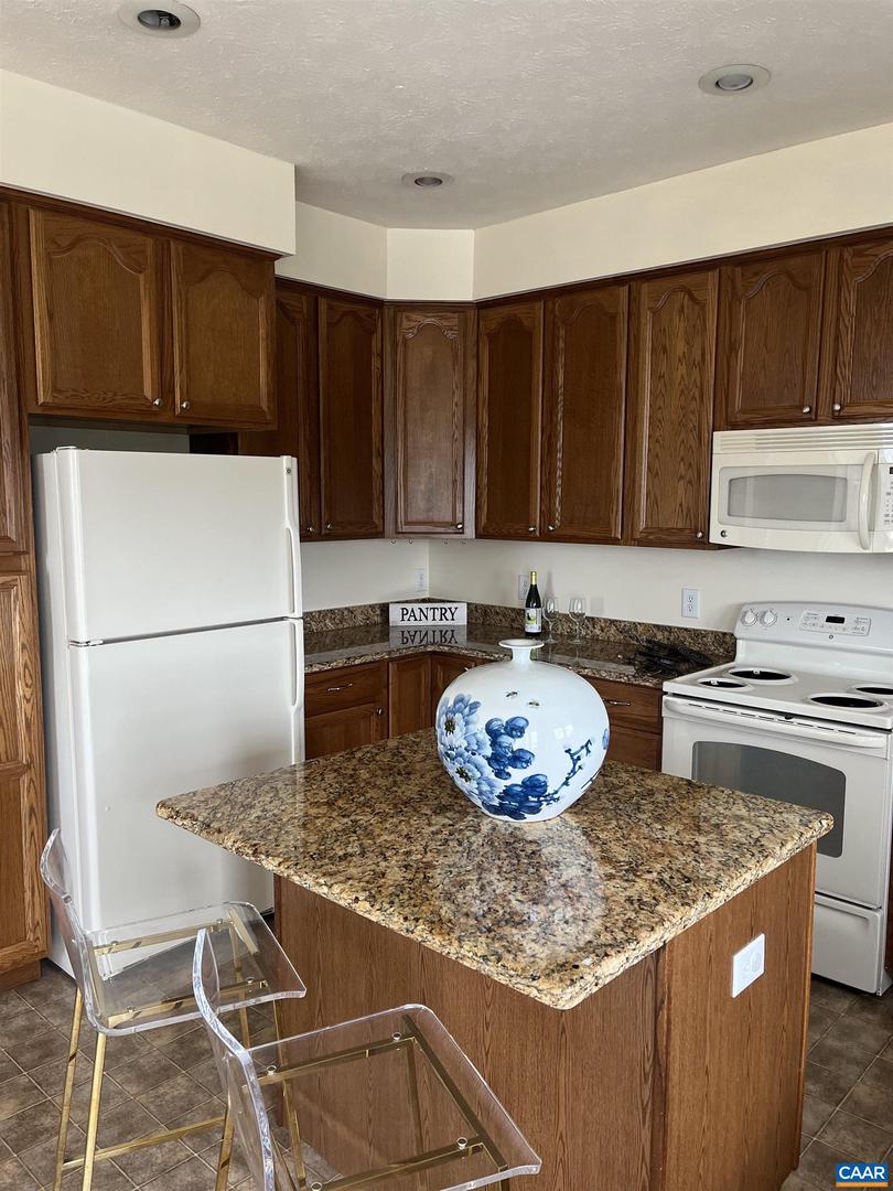 2181 DEYERLE AVE, HARRISONBURG, Virginia 22801, 2 Bedrooms Bedrooms, ,2 BathroomsBathrooms,Residential,For sale,2181 DEYERLE AVE,667763 MLS # 667763