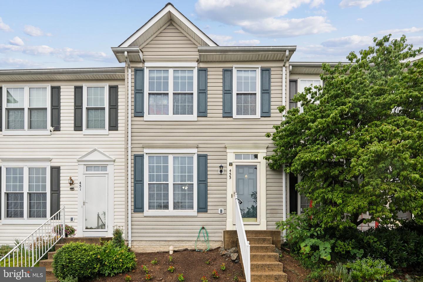 453 PEARLBUSH SQ NE, LEESBURG, Virginia 20176, 3 Bedrooms Bedrooms, ,3 BathroomsBathrooms,Residential,For sale,453 PEARLBUSH SQ NE,VALO2102942 MLS # VALO2102942