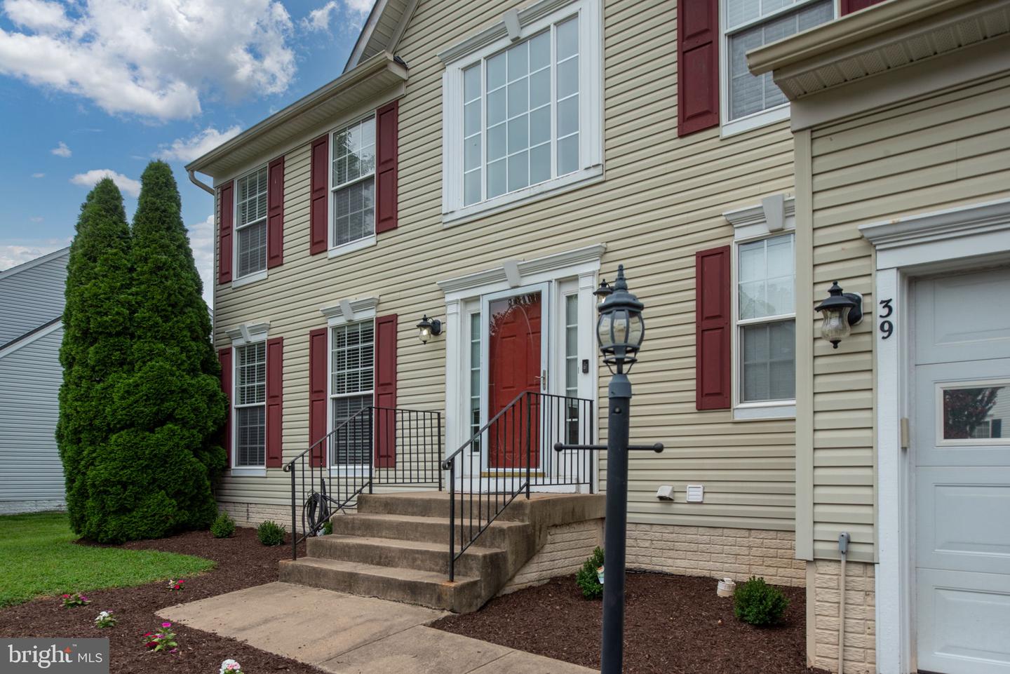 39 VILLAGE GROVE RD, FREDERICKSBURG, Virginia 22406, 5 Bedrooms Bedrooms, ,3 BathroomsBathrooms,Residential,For sale,39 VILLAGE GROVE RD,VAST2041388 MLS # VAST2041388