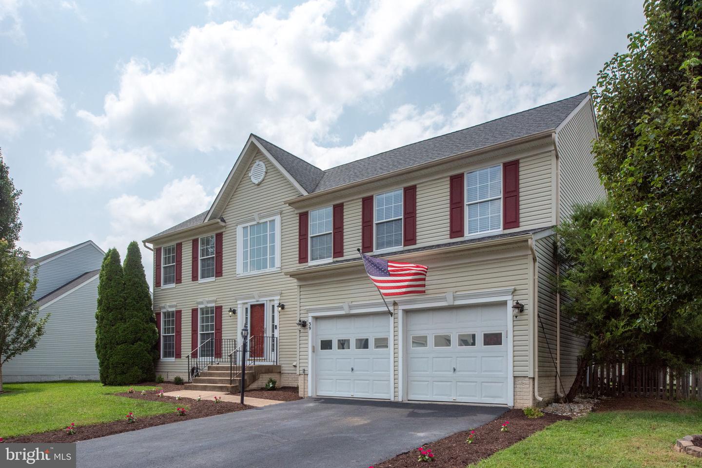 39 VILLAGE GROVE RD, FREDERICKSBURG, Virginia 22406, 5 Bedrooms Bedrooms, ,3 BathroomsBathrooms,Residential,For sale,39 VILLAGE GROVE RD,VAST2041388 MLS # VAST2041388
