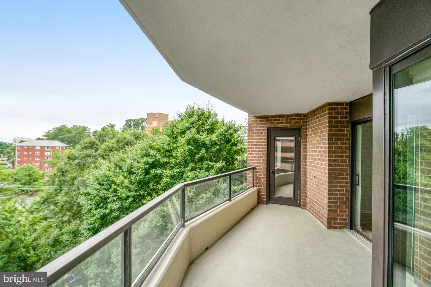 1600 N OAK ST #212, ARLINGTON, Virginia 22209, 2 Bedrooms Bedrooms, ,2 BathroomsBathrooms,Residential,For sale,1600 N OAK ST #212,VAAR2062178 MLS # VAAR2062178