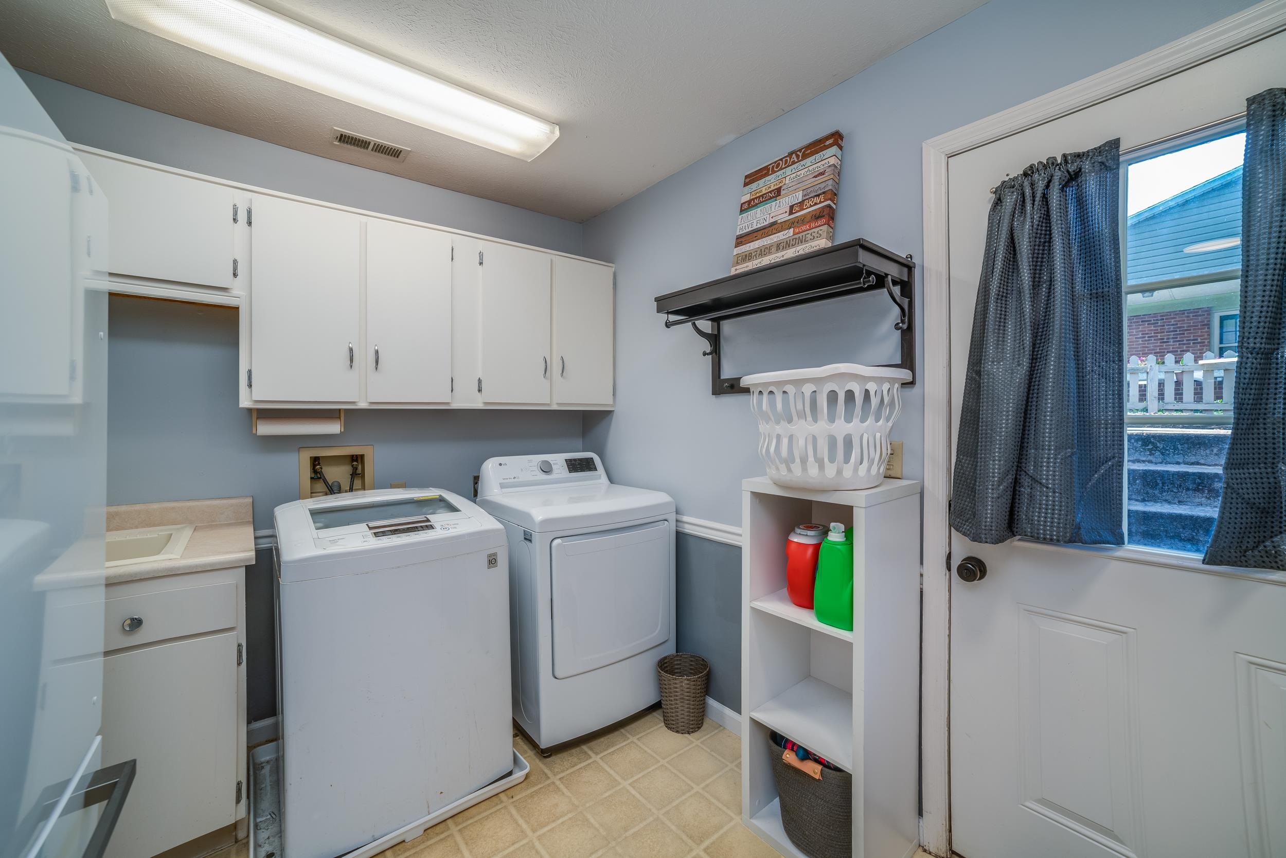928 BROADVIEW DR, HARRISONBURG, Virginia 22802, 4 Bedrooms Bedrooms, ,3 BathroomsBathrooms,Residential,928 BROADVIEW DR,667773 MLS # 667773