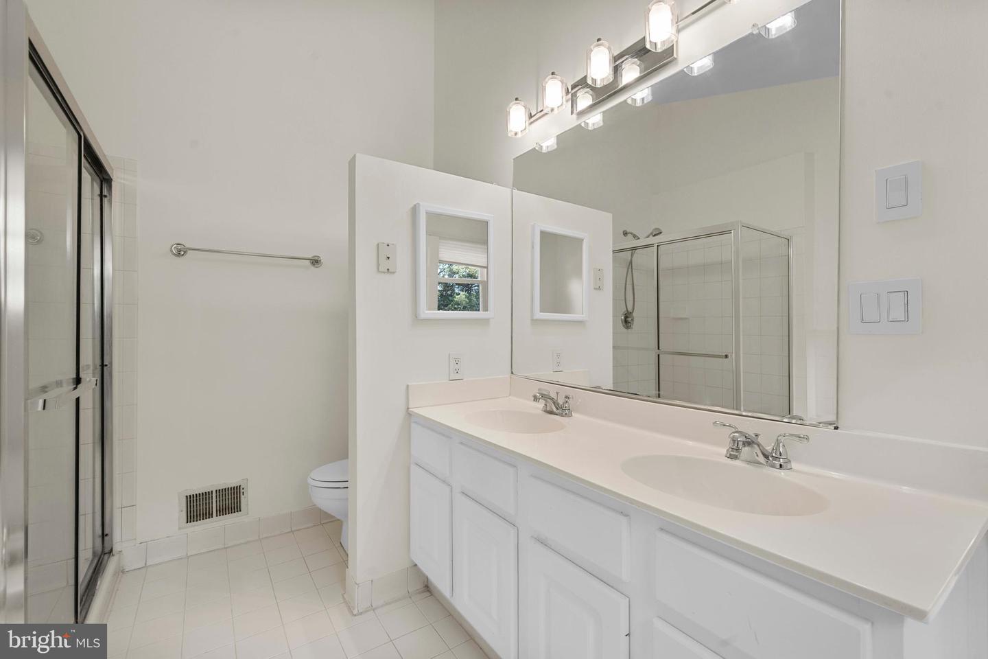 6220 SQUIRES HILL DR, FALLS CHURCH, Virginia 22044, 3 Bedrooms Bedrooms, ,2 BathroomsBathrooms,Residential,For sale,6220 SQUIRES HILL DR,VAFX2258572 MLS # VAFX2258572