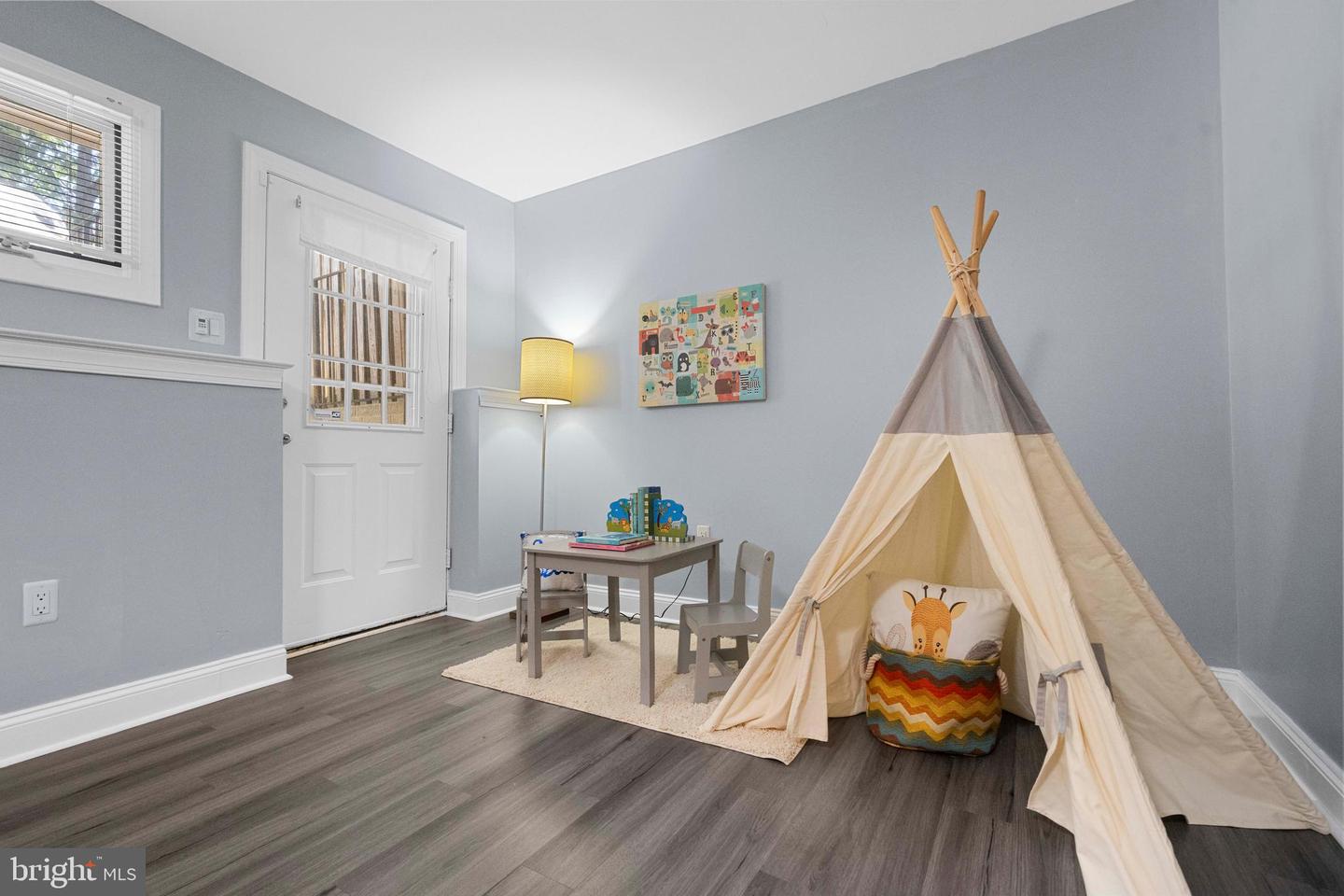 6220 SQUIRES HILL DR, FALLS CHURCH, Virginia 22044, 3 Bedrooms Bedrooms, ,2 BathroomsBathrooms,Residential,For sale,6220 SQUIRES HILL DR,VAFX2258572 MLS # VAFX2258572