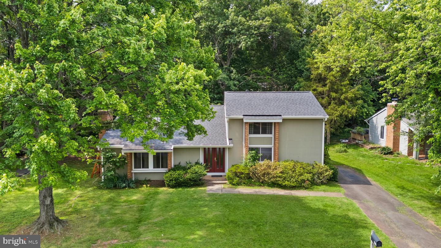 402 SUGARLAND RUN DR, STERLING, Virginia 20164, 4 Bedrooms Bedrooms, ,3 BathroomsBathrooms,Residential,For sale,402 SUGARLAND RUN DR,VALO2099264 MLS # VALO2099264