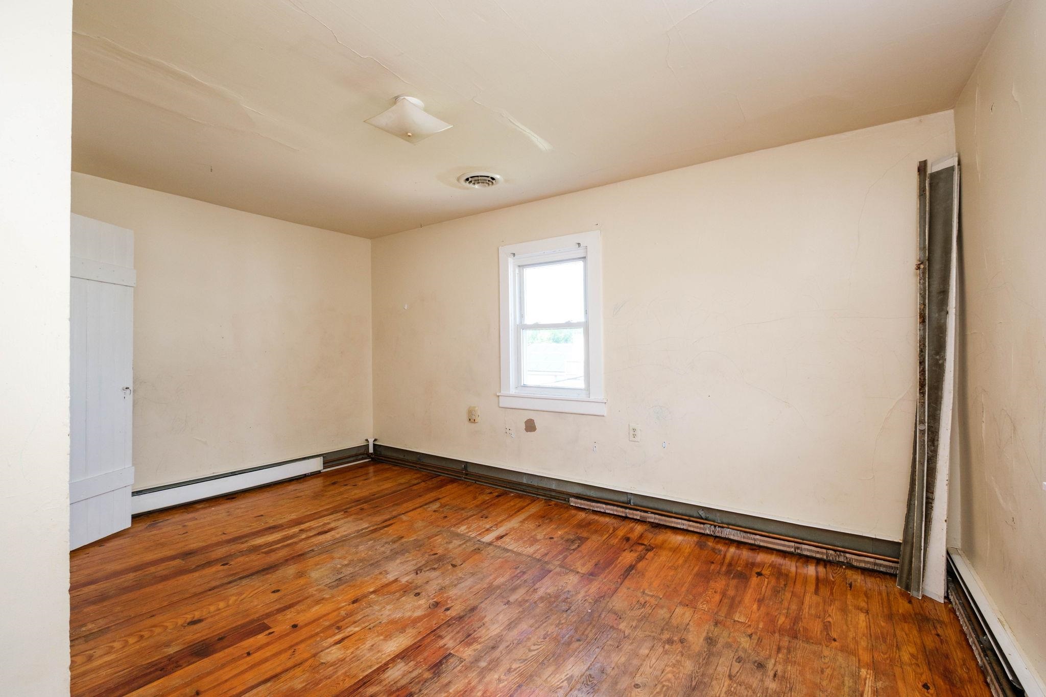 9525 S CONGRESS ST, NEW MARKET, Virginia 22844, 4 Bedrooms Bedrooms, ,1 BathroomBathrooms,Residential,9525 S CONGRESS ST,667789 MLS # 667789