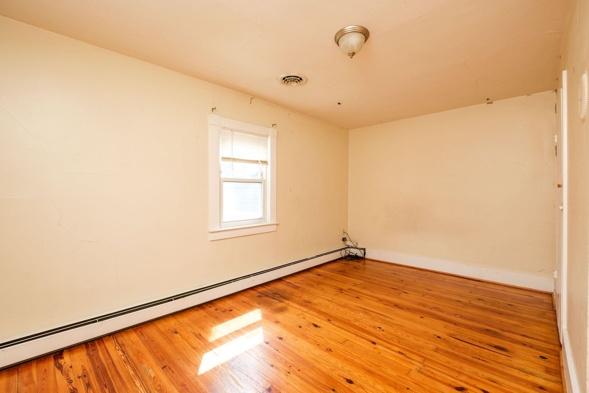 9525 S CONGRESS ST, NEW MARKET, Virginia 22844, 4 Bedrooms Bedrooms, ,1 BathroomBathrooms,Residential,9525 S CONGRESS ST,667789 MLS # 667789