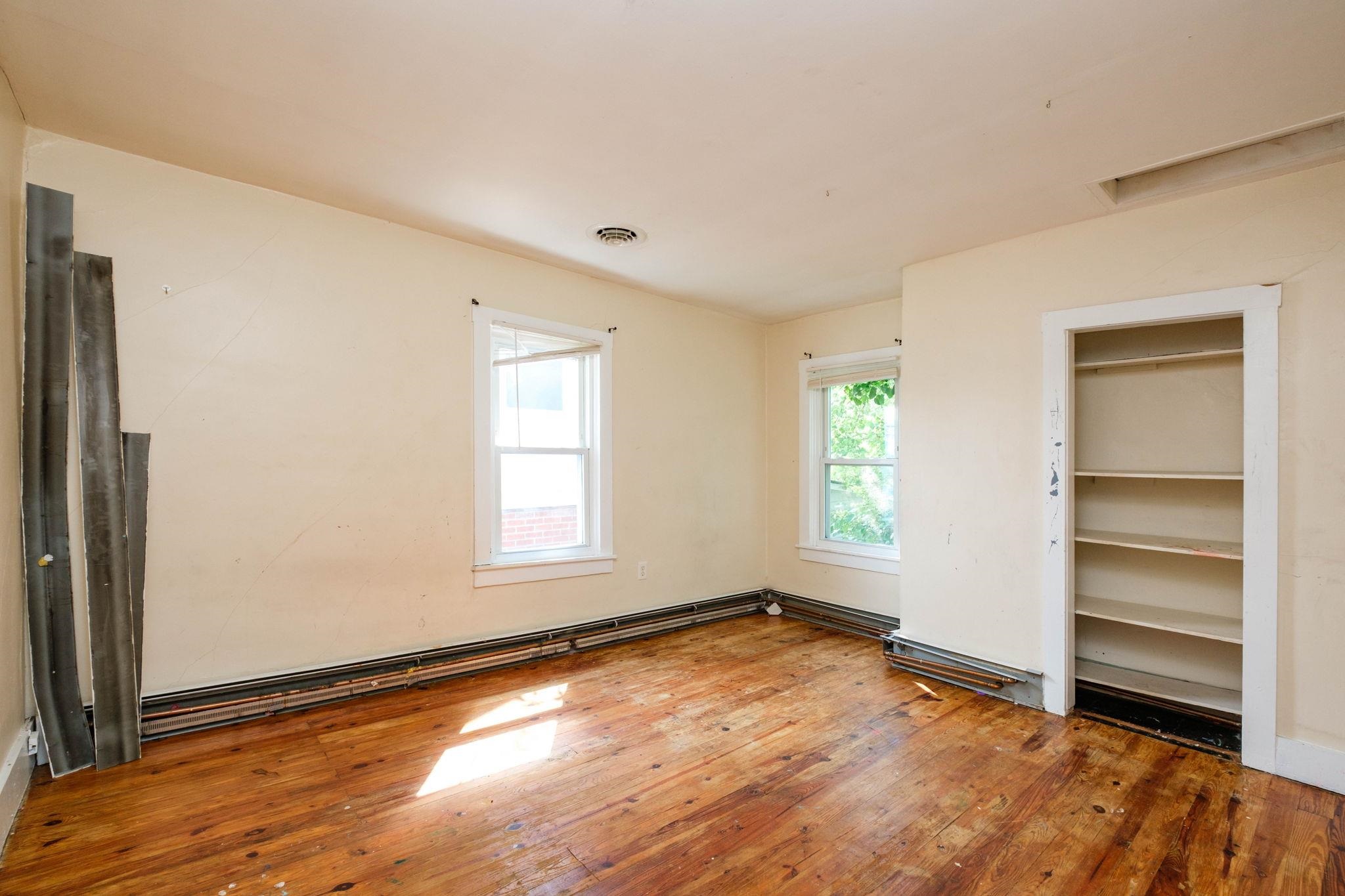 9525 S CONGRESS ST, NEW MARKET, Virginia 22844, 4 Bedrooms Bedrooms, ,1 BathroomBathrooms,Residential,9525 S CONGRESS ST,667789 MLS # 667789