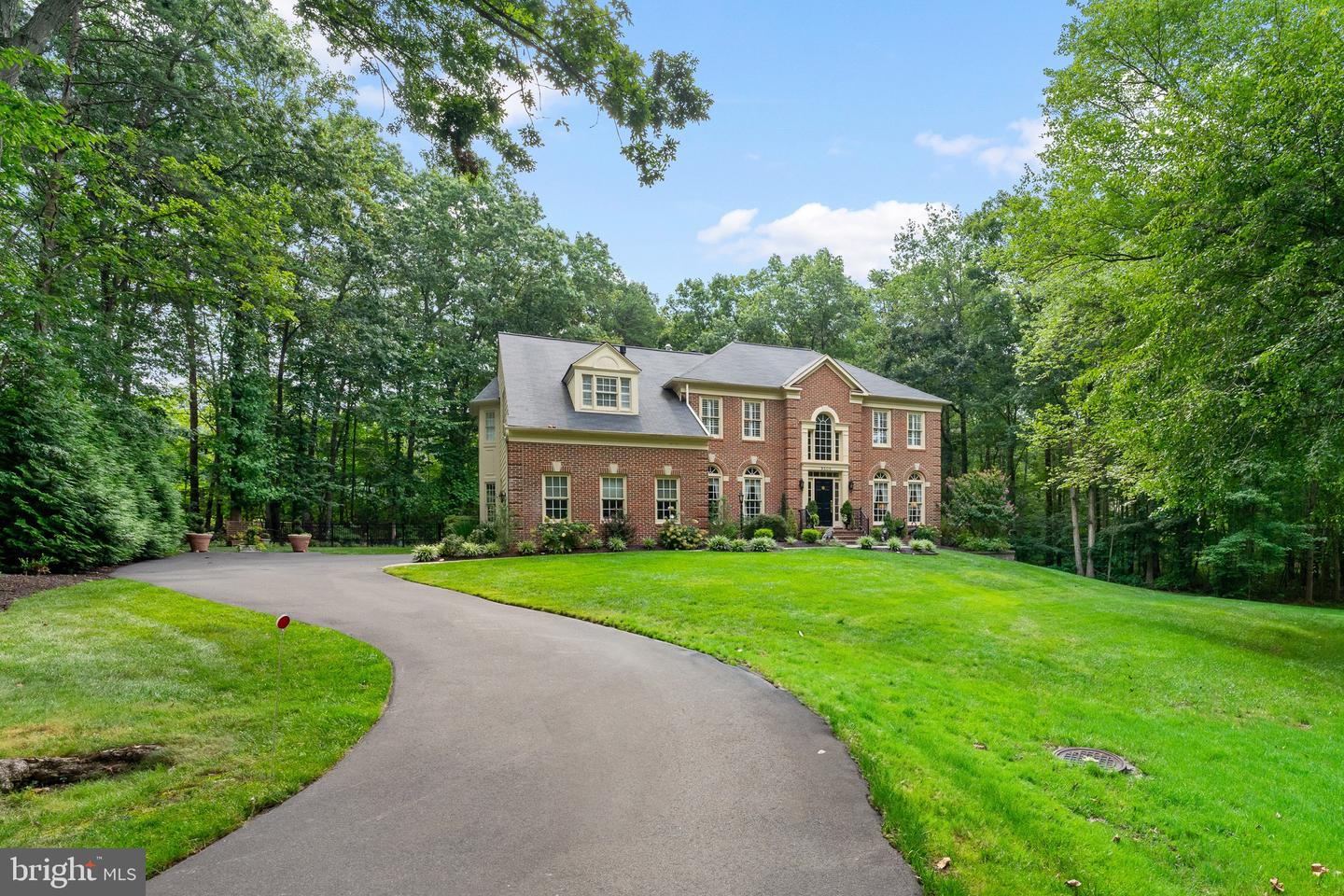 9808 PORTSIDE DR, BURKE, Virginia 22015, 4 Bedrooms Bedrooms, ,4 BathroomsBathrooms,Residential,For sale,9808 PORTSIDE DR,VAFX2260078 MLS # VAFX2260078
