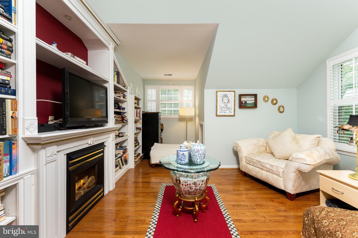 9808 PORTSIDE DR, BURKE, Virginia 22015, 4 Bedrooms Bedrooms, ,4 BathroomsBathrooms,Residential,For sale,9808 PORTSIDE DR,VAFX2260078 MLS # VAFX2260078