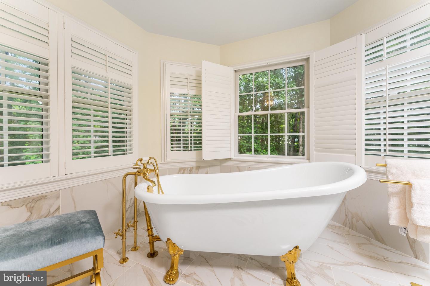 9808 PORTSIDE DR, BURKE, Virginia 22015, 4 Bedrooms Bedrooms, ,4 BathroomsBathrooms,Residential,For sale,9808 PORTSIDE DR,VAFX2260078 MLS # VAFX2260078