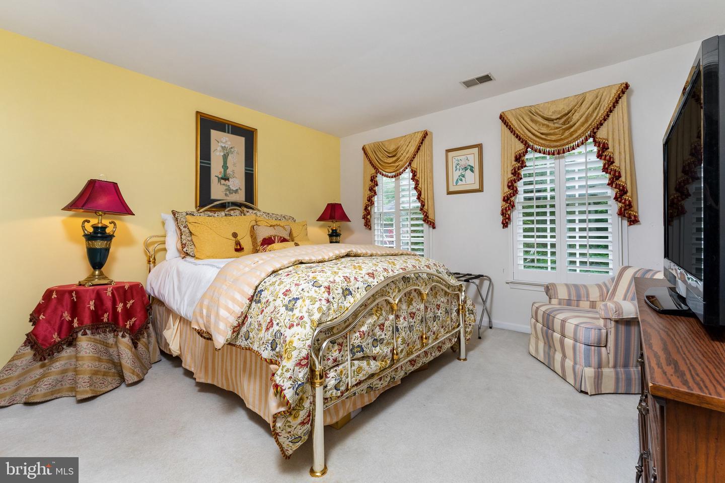 9808 PORTSIDE DR, BURKE, Virginia 22015, 4 Bedrooms Bedrooms, ,4 BathroomsBathrooms,Residential,For sale,9808 PORTSIDE DR,VAFX2260078 MLS # VAFX2260078