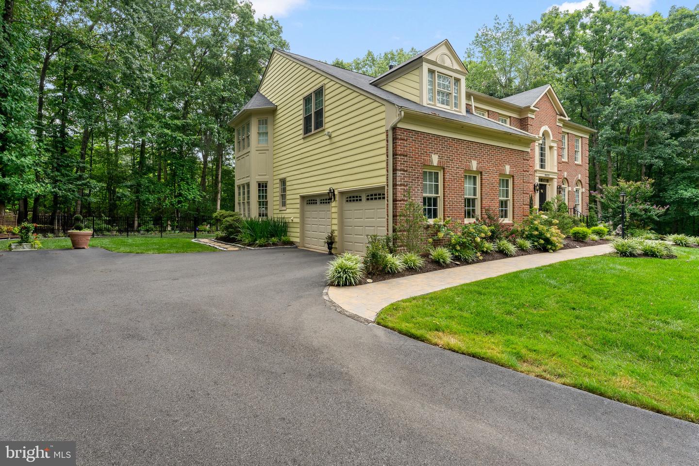 9808 PORTSIDE DR, BURKE, Virginia 22015, 4 Bedrooms Bedrooms, ,4 BathroomsBathrooms,Residential,For sale,9808 PORTSIDE DR,VAFX2260078 MLS # VAFX2260078