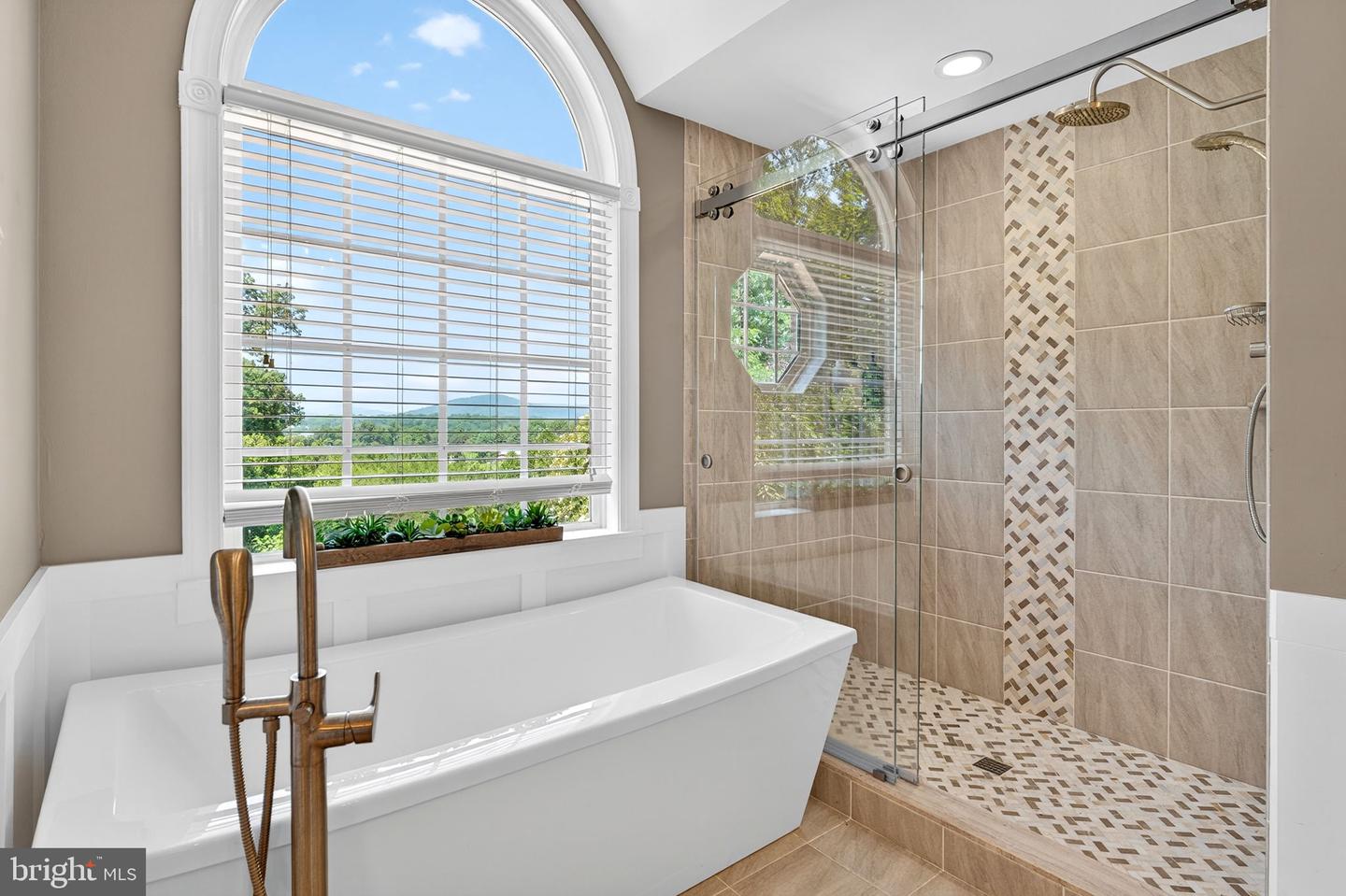 9565 BRIAR LN, DELAPLANE, Virginia 20144, 4 Bedrooms Bedrooms, ,5 BathroomsBathrooms,Residential,For sale,9565 BRIAR LN,VAFQ2017890 MLS # VAFQ2017890