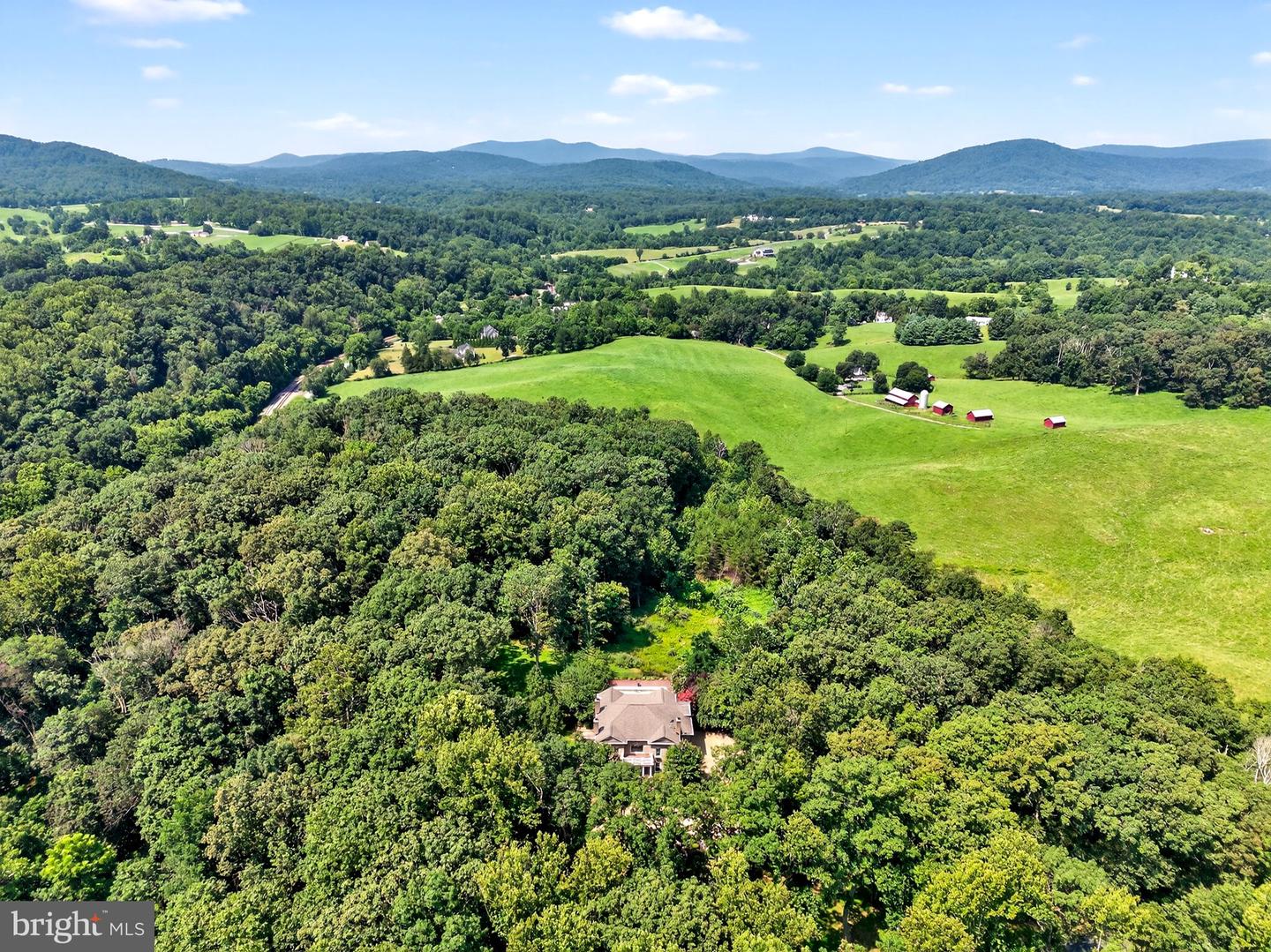 9565 BRIAR LN, DELAPLANE, Virginia 20144, 4 Bedrooms Bedrooms, ,5 BathroomsBathrooms,Residential,For sale,9565 BRIAR LN,VAFQ2017890 MLS # VAFQ2017890