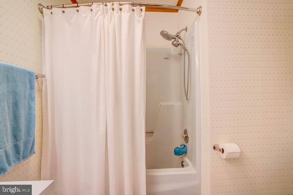 3340 WILLOW ST, CHINCOTEAGUE ISLAND, Virginia 23336, 3 Bedrooms Bedrooms, ,2 BathroomsBathrooms,Residential,For sale,3340 WILLOW ST,VAAC2002162 MLS # VAAC2002162