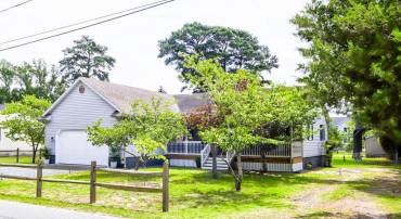 3340 WILLOW ST, CHINCOTEAGUE ISLAND, Virginia 23336, 3 Bedrooms Bedrooms, ,2 BathroomsBathrooms,Residential,For sale,3340 WILLOW ST,VAAC2002162 MLS # VAAC2002162
