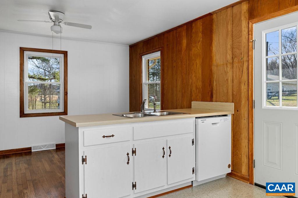 492 AVON RD, AFTON, Virginia 22920, 3 Bedrooms Bedrooms, ,2 BathroomsBathrooms,Residential,492 AVON RD,662361 MLS # 662361