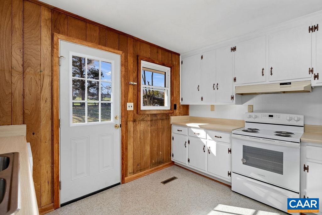 492 AVON RD, AFTON, Virginia 22920, 3 Bedrooms Bedrooms, ,2 BathroomsBathrooms,Residential,492 AVON RD,662361 MLS # 662361