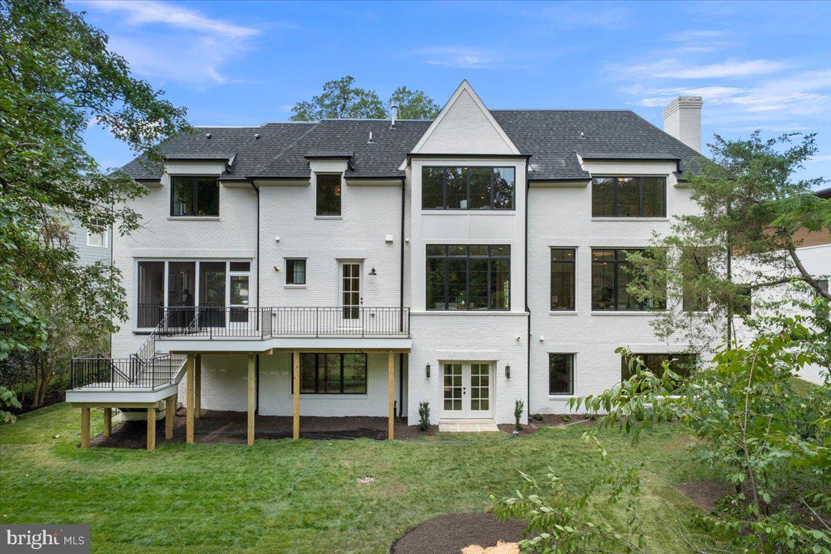 7011 ELIZABETH DR, MCLEAN, Virginia 22101, 5 Bedrooms Bedrooms, ,5 BathroomsBathrooms,Residential,For sale,7011 ELIZABETH DR,VAFX2246760 MLS # VAFX2246760