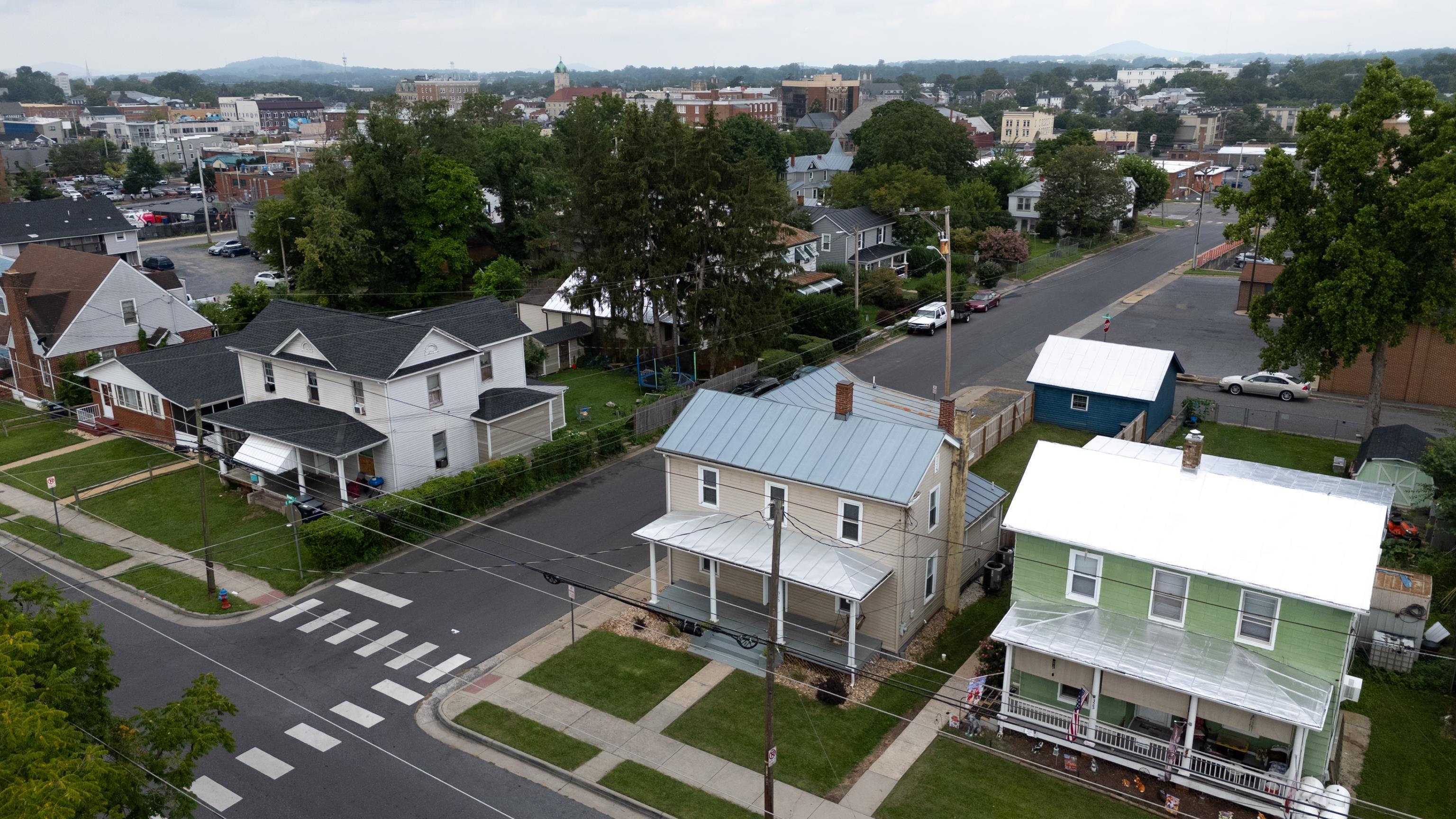 315 BROAD ST, HARRISONBURG, Virginia 22802, 3 Bedrooms Bedrooms, ,2 BathroomsBathrooms,Residential,315 BROAD ST,667791 MLS # 667791
