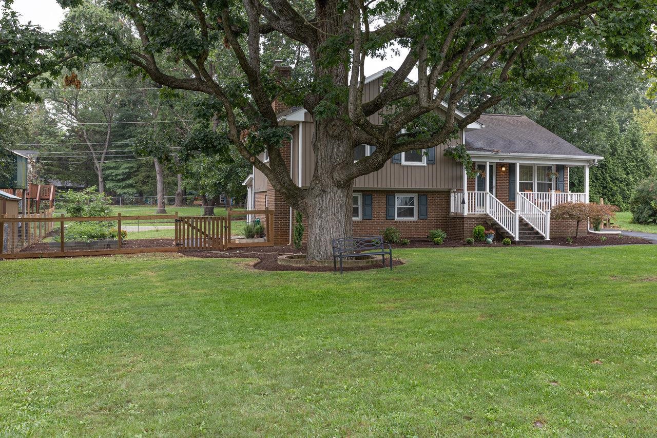 1107 WOODLEIGH CT, HARRISONBURG, Virginia 22802, 3 Bedrooms Bedrooms, ,2 BathroomsBathrooms,Residential,1107 WOODLEIGH CT,667794 MLS # 667794