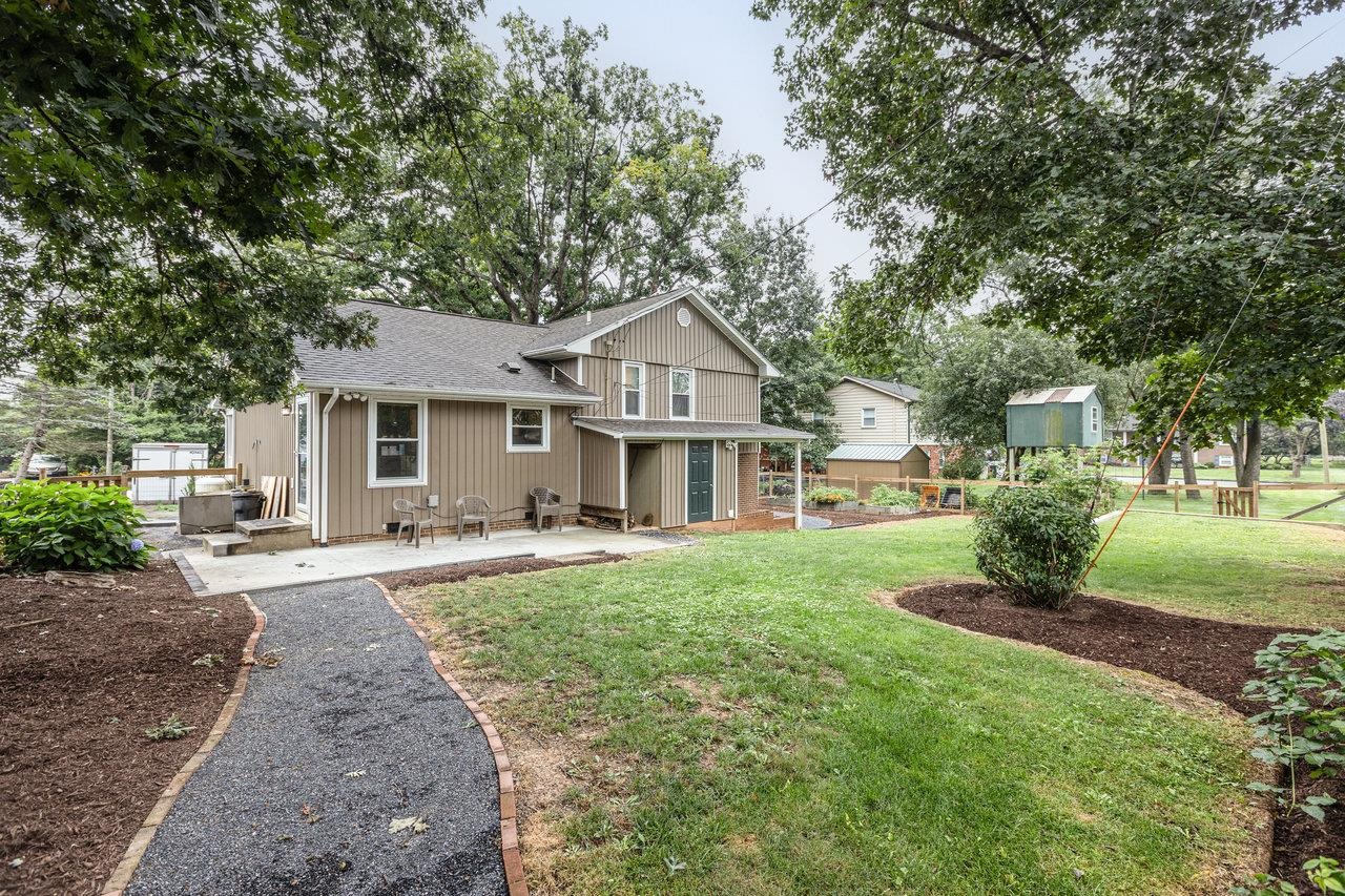 1107 WOODLEIGH CT, HARRISONBURG, Virginia 22802, 3 Bedrooms Bedrooms, ,2 BathroomsBathrooms,Residential,1107 WOODLEIGH CT,667794 MLS # 667794