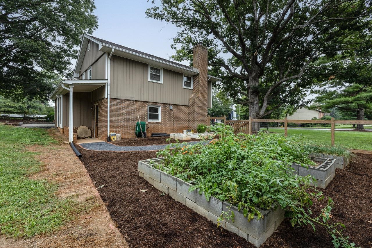 1107 WOODLEIGH CT, HARRISONBURG, Virginia 22802, 3 Bedrooms Bedrooms, ,2 BathroomsBathrooms,Residential,1107 WOODLEIGH CT,667794 MLS # 667794