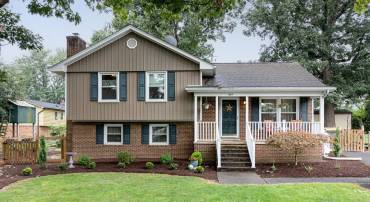 1107 WOODLEIGH CT, HARRISONBURG, Virginia 22802, 3 Bedrooms Bedrooms, ,2 BathroomsBathrooms,Residential,1107 WOODLEIGH CT,667794 MLS # 667794
