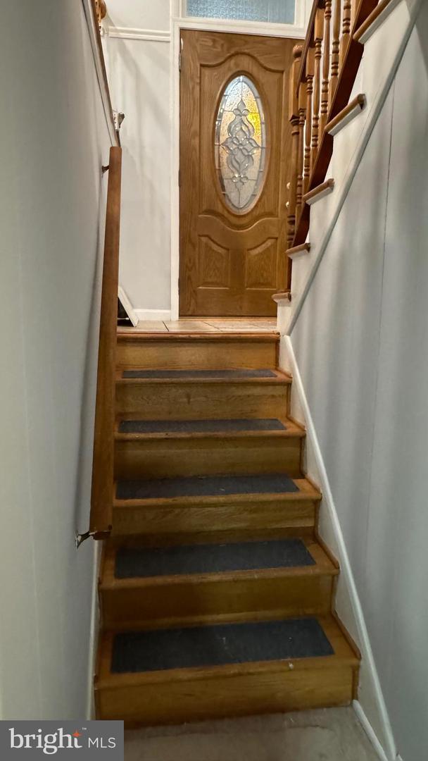 13612 KERRYDALE RD, WOODBRIDGE, Virginia 22193, 5 Bedrooms Bedrooms, ,3 BathroomsBathrooms,Residential,For sale,13612 KERRYDALE RD,VAPW2098802 MLS # VAPW2098802
