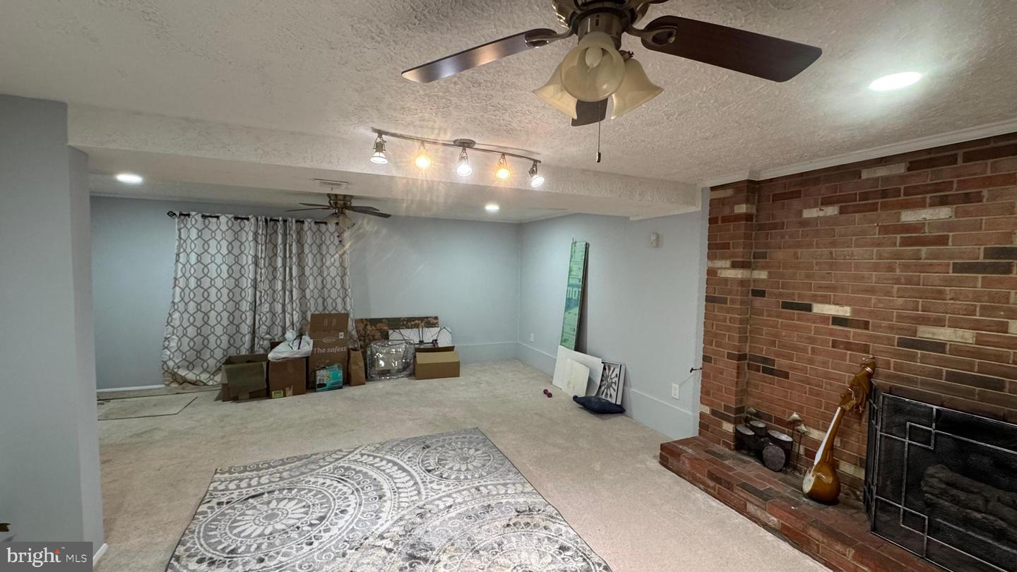 13612 KERRYDALE RD, WOODBRIDGE, Virginia 22193, 5 Bedrooms Bedrooms, ,3 BathroomsBathrooms,Residential,For sale,13612 KERRYDALE RD,VAPW2098802 MLS # VAPW2098802