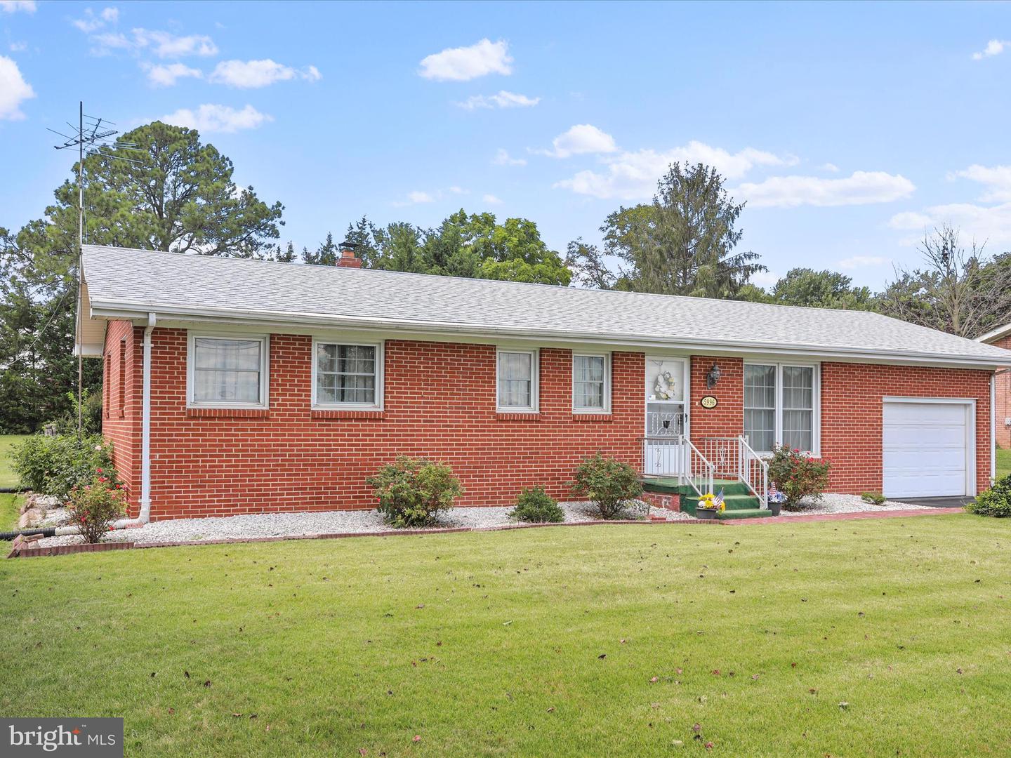 5996 VALLEY PIKE, STEPHENS CITY, Virginia 22655, 3 Bedrooms Bedrooms, ,1 BathroomBathrooms,Residential,For sale,5996 VALLEY PIKE,VAFV2035356 MLS # VAFV2035356