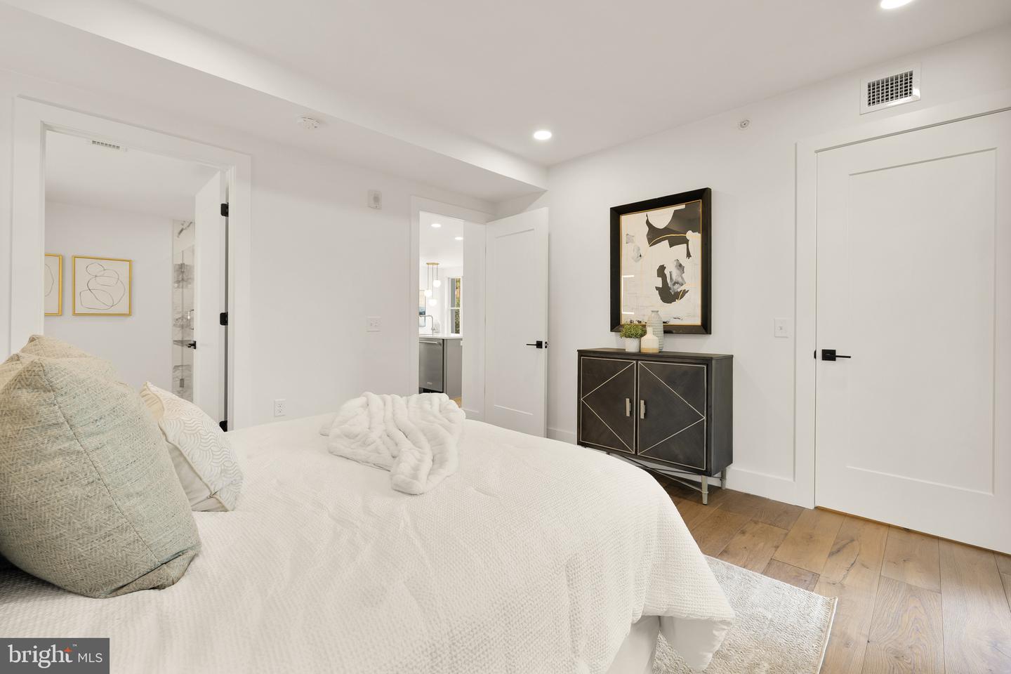 1245 N PIERCE ST #4, ARLINGTON, Virginia 22209, 2 Bedrooms Bedrooms, ,2 BathroomsBathrooms,Residential,For sale,1245 N PIERCE ST #4,VAAR2061582 MLS # VAAR2061582