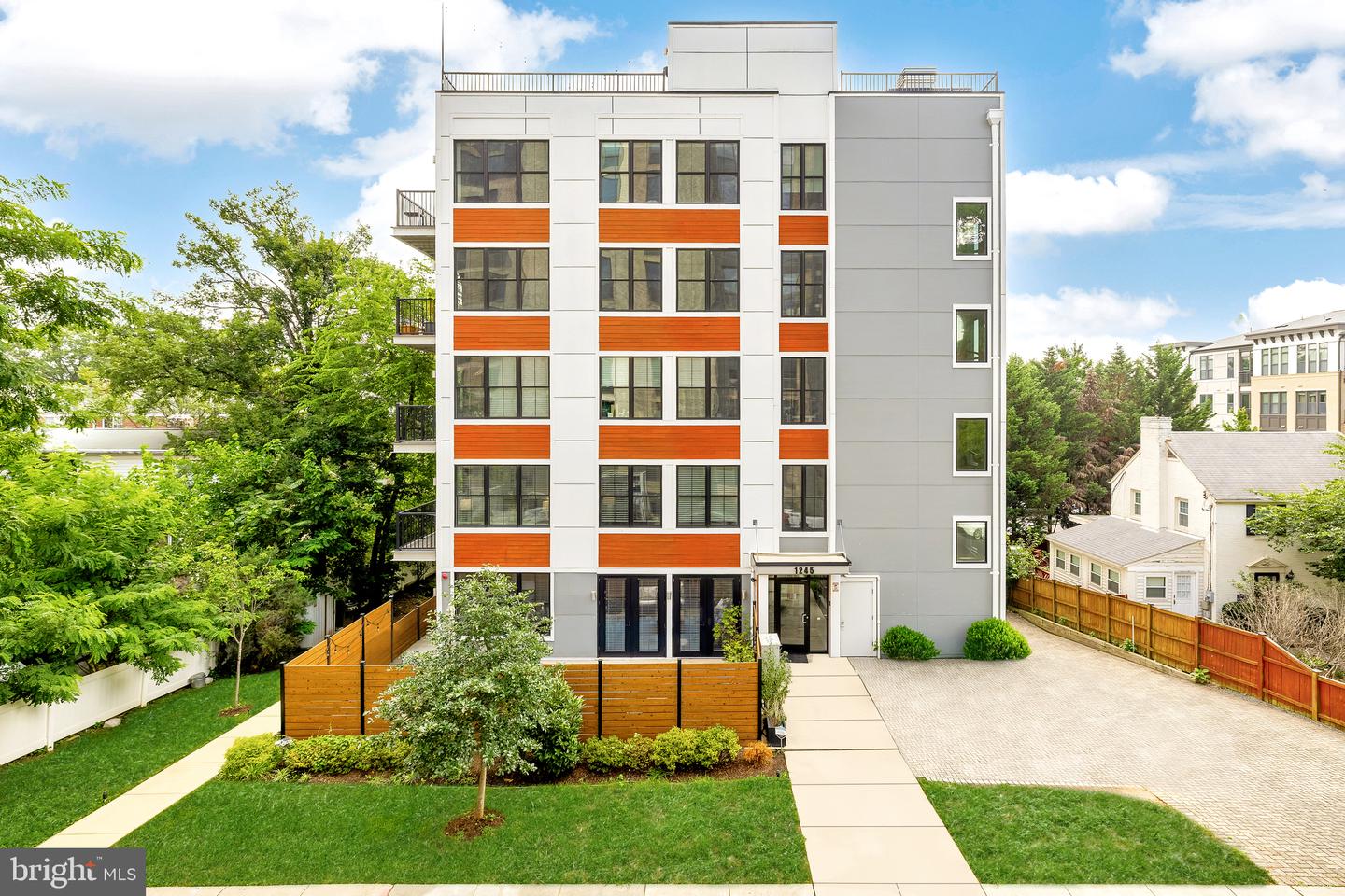 1245 N PIERCE ST #4, ARLINGTON, Virginia 22209, 2 Bedrooms Bedrooms, ,2 BathroomsBathrooms,Residential,For sale,1245 N PIERCE ST #4,VAAR2061582 MLS # VAAR2061582