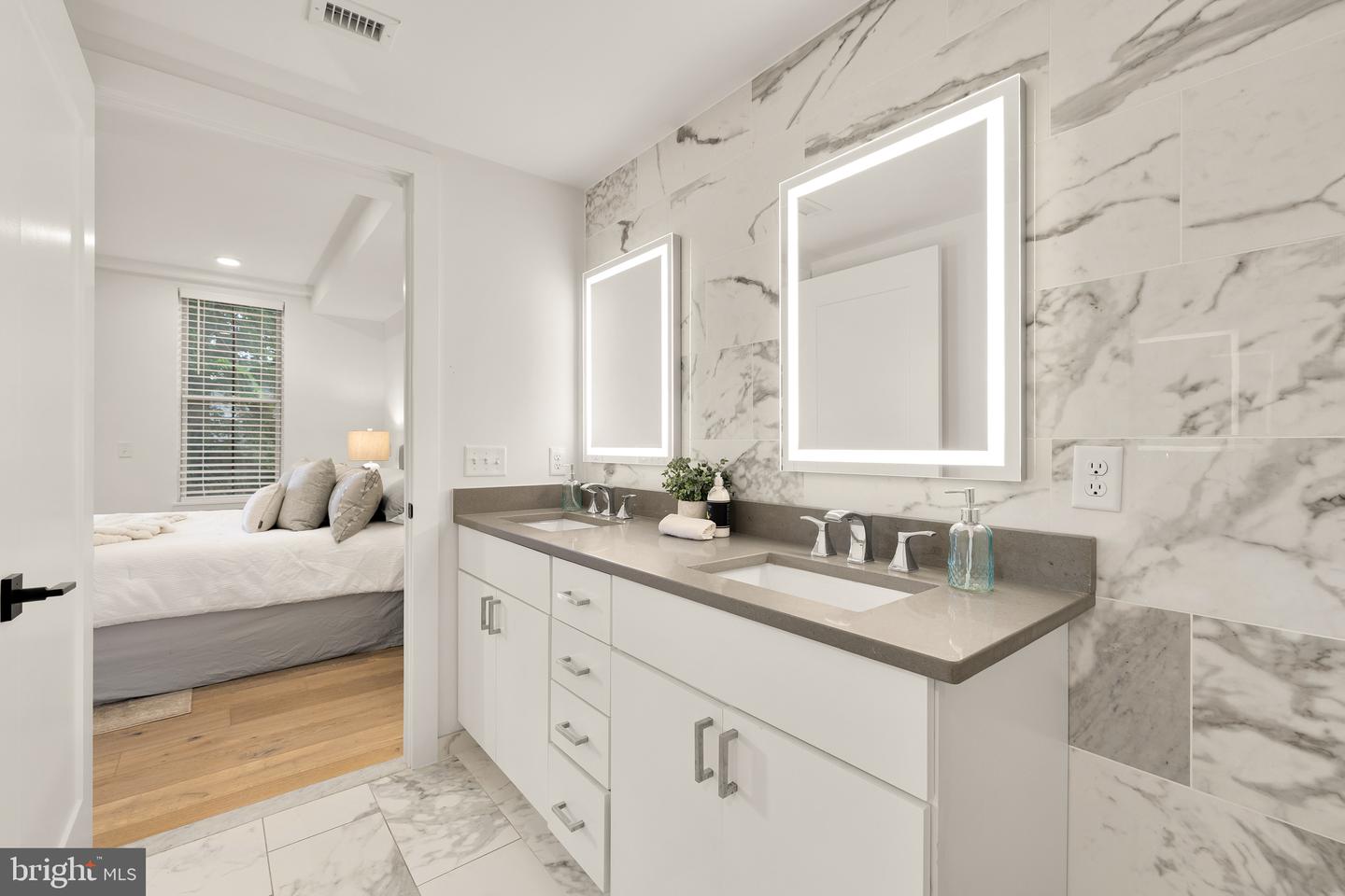 1245 N PIERCE ST #4, ARLINGTON, Virginia 22209, 2 Bedrooms Bedrooms, ,2 BathroomsBathrooms,Residential,For sale,1245 N PIERCE ST #4,VAAR2061582 MLS # VAAR2061582