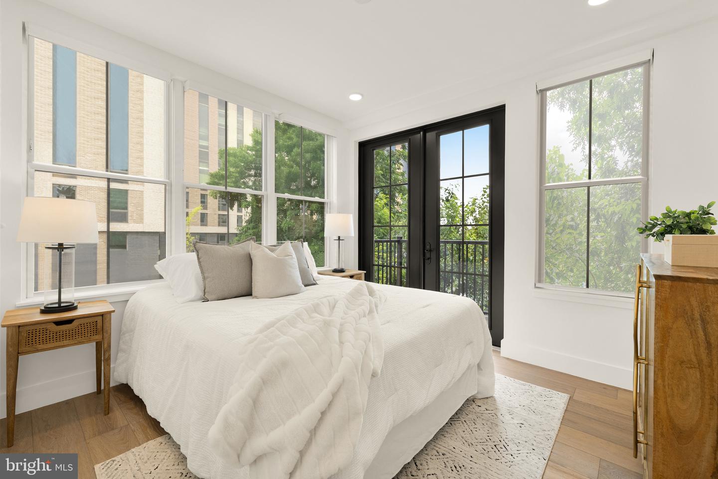 1245 N PIERCE ST #4, ARLINGTON, Virginia 22209, 2 Bedrooms Bedrooms, ,2 BathroomsBathrooms,Residential,For sale,1245 N PIERCE ST #4,VAAR2061582 MLS # VAAR2061582
