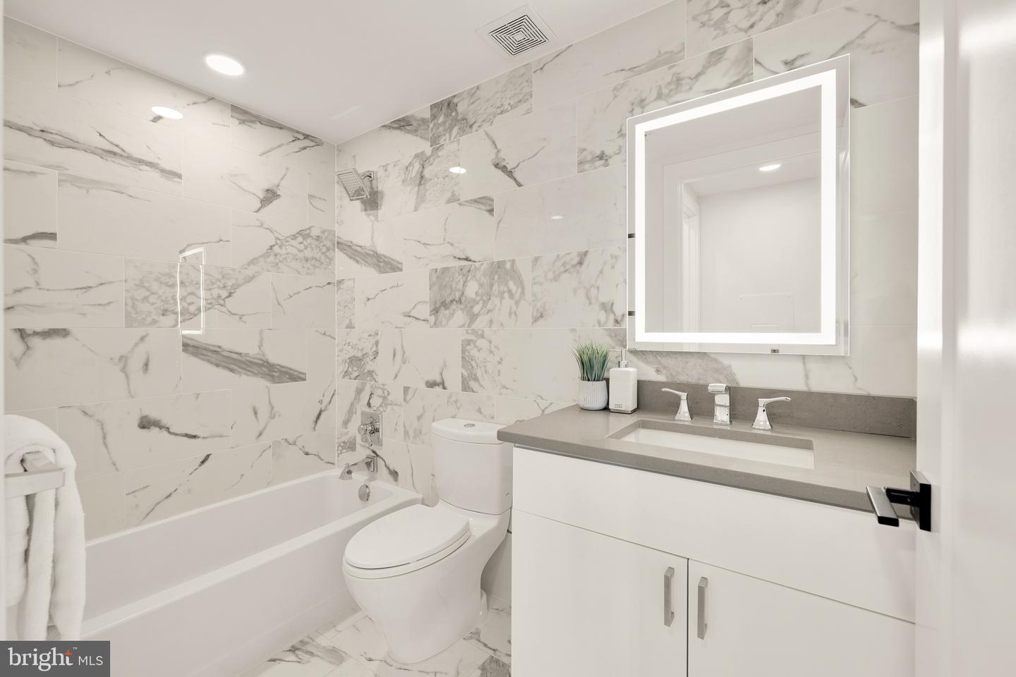 1245 N PIERCE ST #4, ARLINGTON, Virginia 22209, 2 Bedrooms Bedrooms, ,2 BathroomsBathrooms,Residential,For sale,1245 N PIERCE ST #4,VAAR2061582 MLS # VAAR2061582