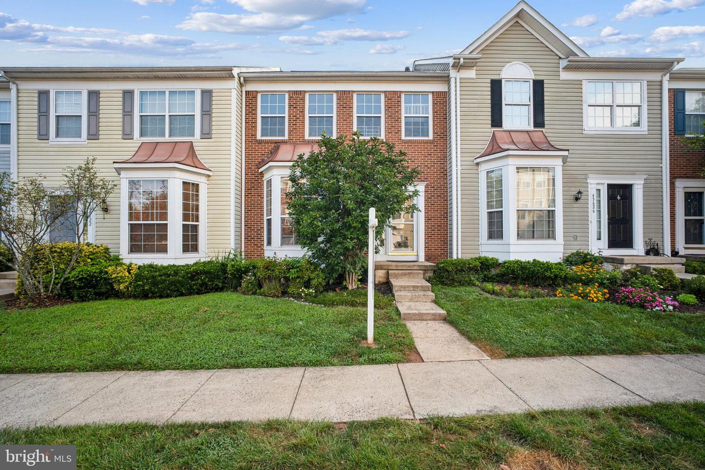45624 WATERLOO SQ, STERLING, Virginia 20166, 4 Bedrooms Bedrooms, 14 Rooms Rooms,5 BathroomsBathrooms,Residential,For sale,45624 WATERLOO SQ,VALO2103960 MLS # VALO2103960