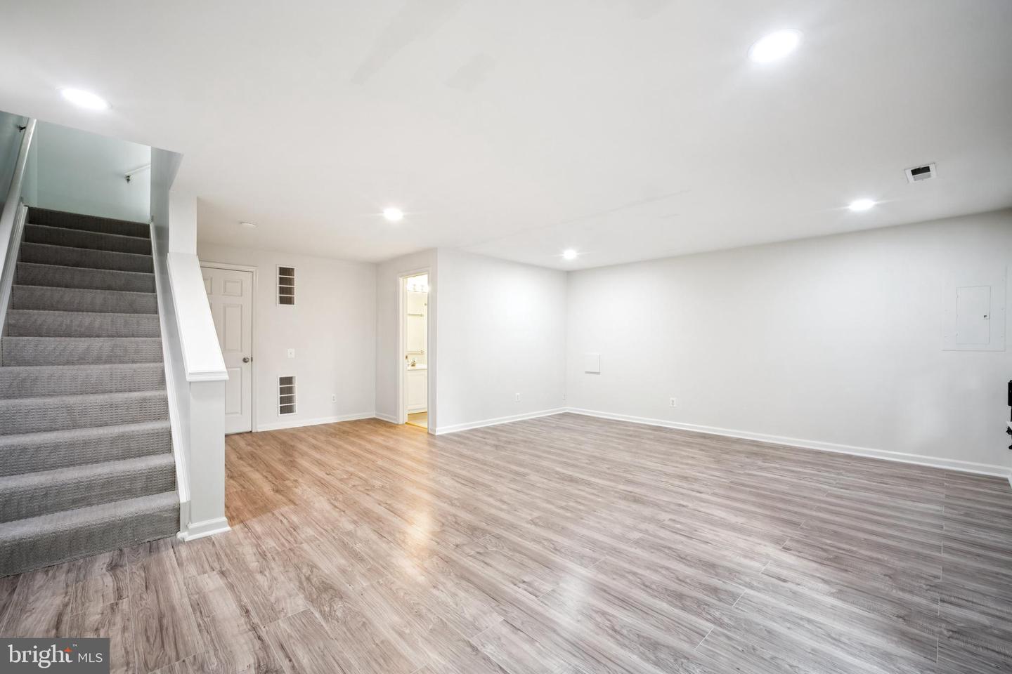 45624 WATERLOO SQ, STERLING, Virginia 20166, 4 Bedrooms Bedrooms, 14 Rooms Rooms,5 BathroomsBathrooms,Residential,For sale,45624 WATERLOO SQ,VALO2103960 MLS # VALO2103960