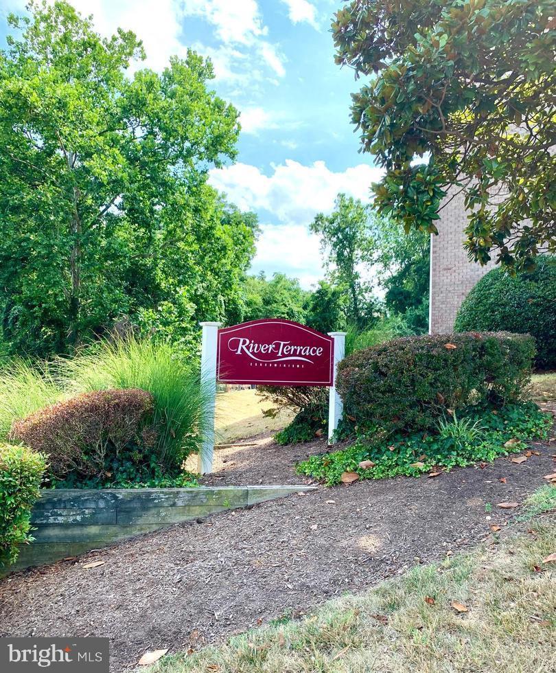 1533 COLONIAL DR #303, WOODBRIDGE, Virginia 22192, 2 Bedrooms Bedrooms, ,1 BathroomBathrooms,Residential,For sale,1533 COLONIAL DR #303,VAPW2100830 MLS # VAPW2100830